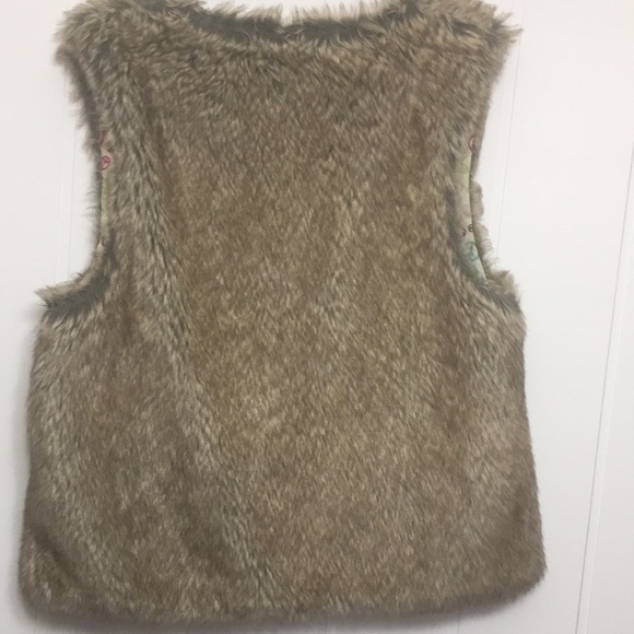Women Faux fur fun vest (Outside 90%acrylic-10% polyester, lining 100% poly)M/L - Picture 7 of 11